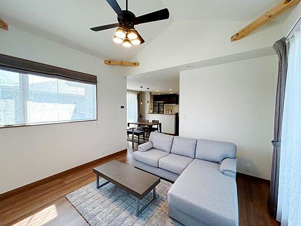 玄関クロークは土間続きで外用品の収納にも活躍します。