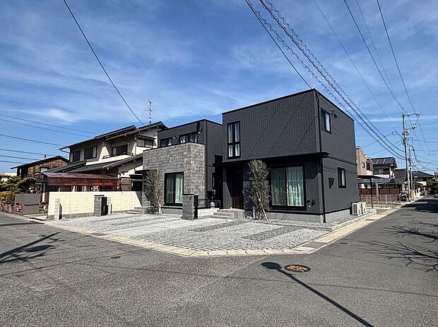 現地(2026年3月)撮影分譲地東側・南側道路で、圧迫感の感じにくい立地です。