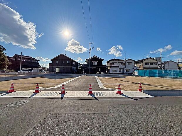 現地(2025年1月)撮影。整形地でプランニングしやすく、2階建てでLDK広々プランも可能。