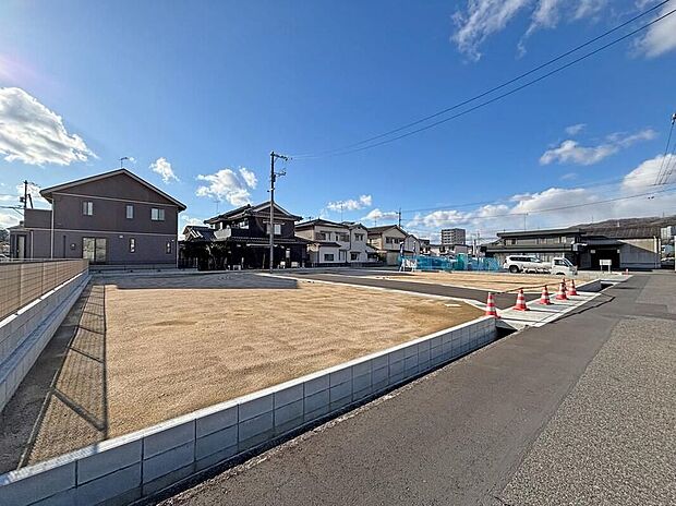 【現地土地写真】現地(2025年1月)撮影。ゆとりある敷地で、お庭や駐車スペースなど理想の住まいづくりが楽しめます。