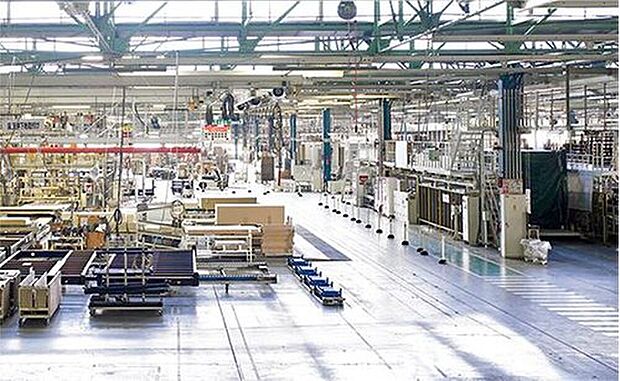 【【トヨタ生産方式 高品質】】住まい全体の約85%を工場で生産しています。システム化された生産工程、充実した人材育成プログラム、500項目におよぶ検査体制。一つひとつのプロセスの積み重ねによって、バラツキのない安定した家づくりをしています