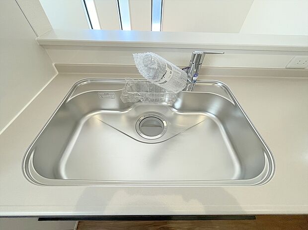 【【浄水器】】浄水器をスリムに内蔵したハンドシャワー式の水栓金具です。いつでもおいしい水をいつでも手軽に使えます