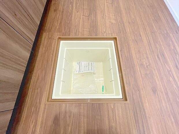 【【床下収納】】キッチンには床下収納つき。キッチンスペースはいつでもスッキリです。