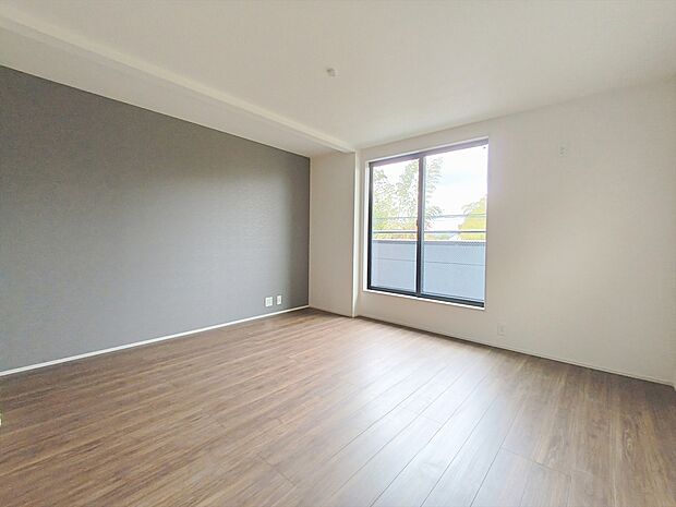 【【床暖房】】リビングには床暖房を標準で完備。空気を汚さずに室内を快適な温度に保ちますので、小さなお子様やご年配の方にも安心です