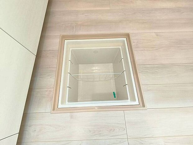 【【床下収納】】キッチンには床下収納つき。キッチンスペースはいつでもスッキリです。 (2)