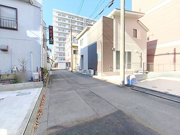 【前面道路含む現地写真】駅徒歩8分!コンビニ・スーパー徒歩6分!通勤・通学・お買い物に便利です