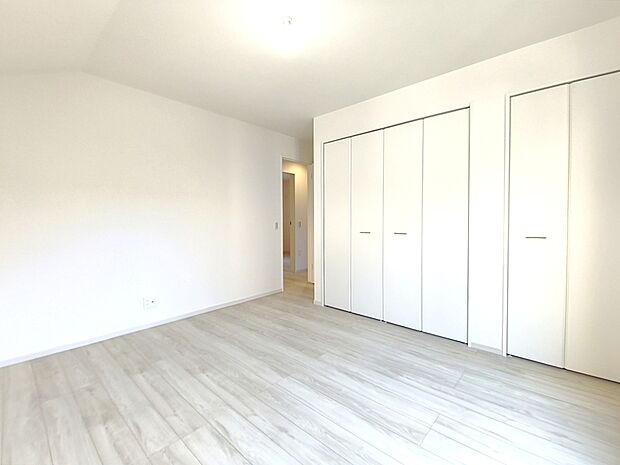 【居室】各居室には十分な収納スペースを確保。お部屋全体を広々と使うことができます。