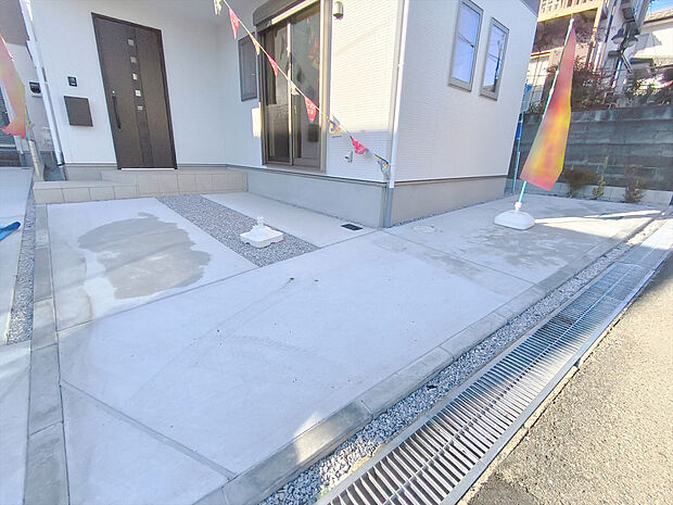 【カースペース】カースペース2台利用可。通勤用、家庭用で分けて駐車できるので日々の生活も快適ですね。