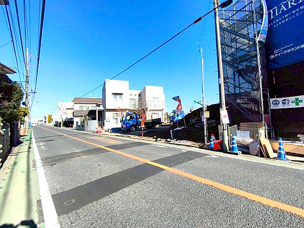 【前面道路含む現地写真】西側7m道路に面しています
