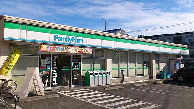 ファミリーマート(約680m)