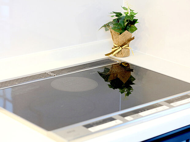 【【IHコンロ】】火を使わないので小さなお子様のお手伝いも安心です。火力が強く、お手入れも簡単。