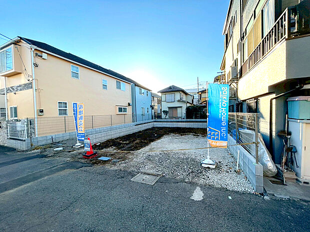 【現地写真】全2区画の建築条件付き売地です