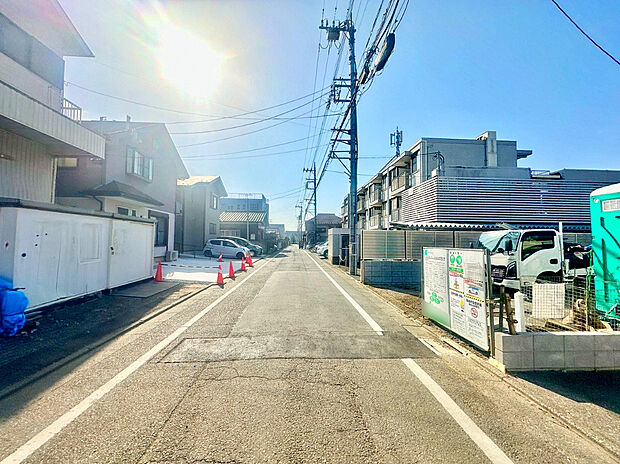 【前面道路含む現地写真】前面道路は5m。入庫の際もらくらくです!