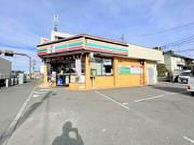 セブンイレブン大谷店.(約526m)