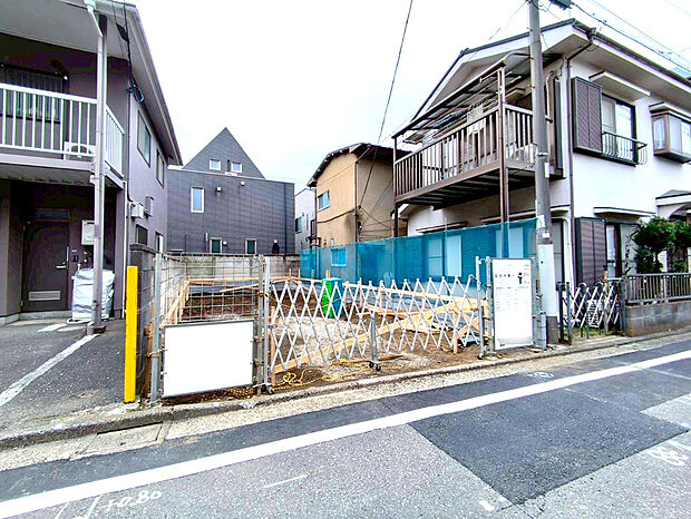 【現地外観】建物完成は6月を予定しています