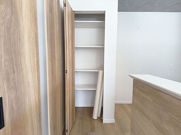 【【パントリー 】】食材や調理器具もこちらにキープ!管理しやすく!お部屋もスッキリ!