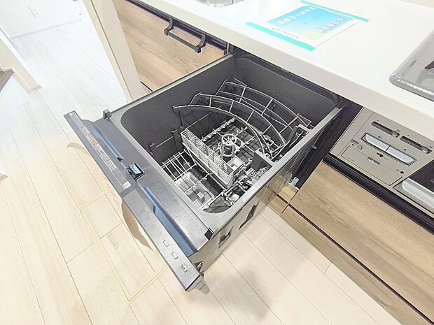 【食洗機】手洗いよりも経済的で家計に優しい「ビルトイン食洗機」が標準装備なのはママの強い味方ですね。