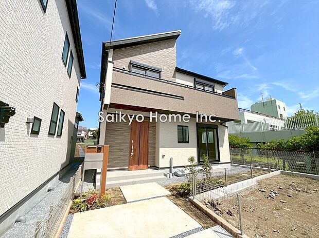 【現地写真】永くお住いになっても飽きが来ないシンプルなデザインです。