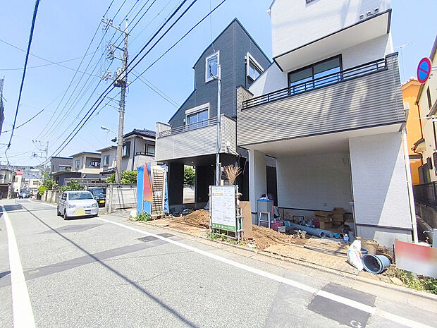 【前面道路】完成は2026年6月を予定しております。
