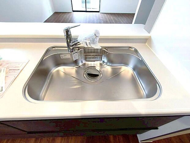 【【浄水器】】浄水器をスリムに内蔵したハンドシャワー式の水栓金具です。いつでもおいしい水をいつでも手軽に使えます