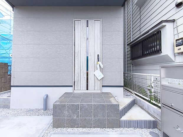 【現地写真】建物の基礎・構造といった目には見えにくい部分もしっかりこだわったお家です。安心して永くお住まいいただけます。
