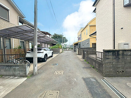 前面道路含む外観