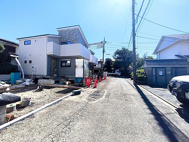【前面道路含む現地写真】北側約5ｍ公道に面しています。