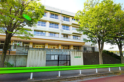 日野市立七生緑小学校 240ｍ