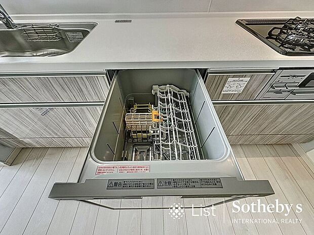 【その他設備】◆家事の時短に効果大の食洗機付き。高温でパワフルに洗い、温風乾燥します。手洗いよりも節水・節約が可能です。