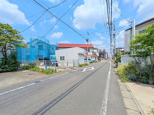 【前面道路】教育施設や商業施設、公共施設や医療施設など生活をサポートする施設が揃った生活環境良好な立地です!