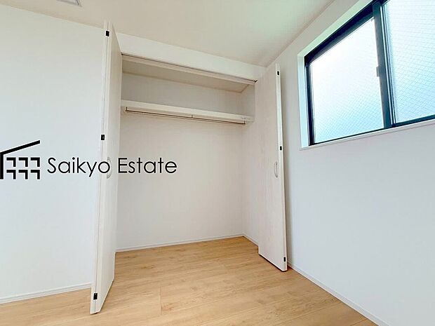 【収納】各居室に収納を設けておりますので、衣類の他にもカバンや小物など何でも収納して、居室の全空間を有効活用できます♪