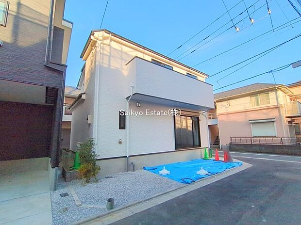 【カースペース】15帖以上の広々LDK×収納付き居室3部屋!リビング収納やホール収納など収納豊富!カースペースもございます!