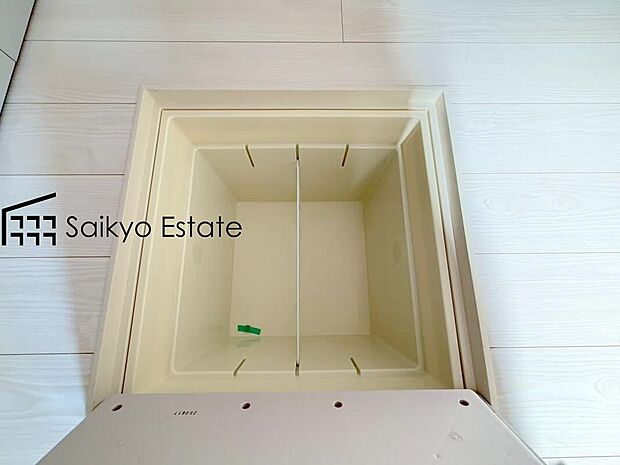 【床下収納】「床下収納」はストックの食材や普段使わない調理器具・食器などを管理しやすく収納できます。