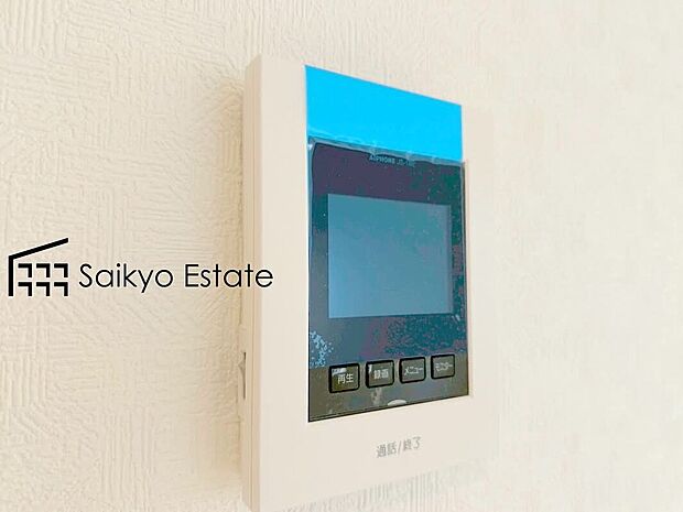 【TVモニター付きインターホン】「TVモニター付きインターホン」は、玄関に行かなくても誰が来たのか確認でき、お子様のお留守番も安心です。