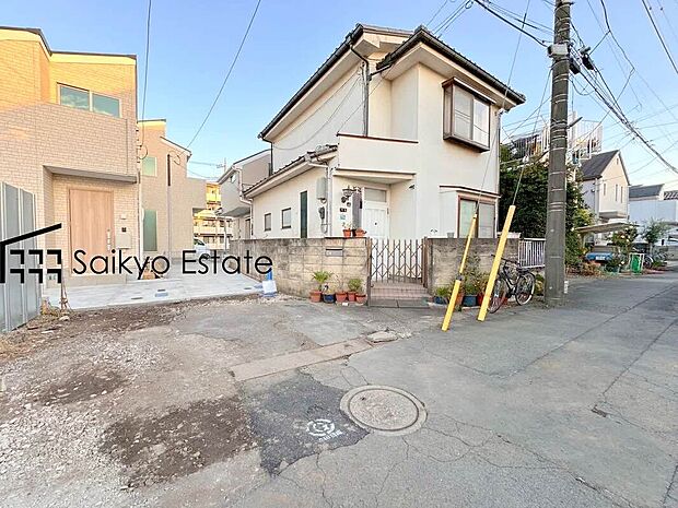 【前面道路】周辺は公園が点在する緑豊かな住環境です。この機会に是非、周辺環境も併せて現地をご覧ください。
