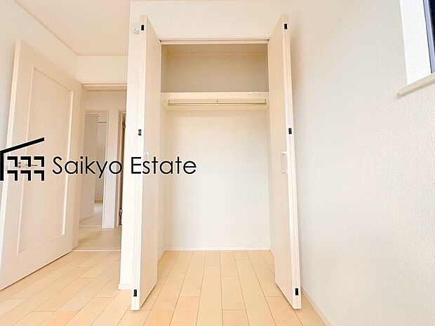 【収納【施工例】】クローゼット付きの居室は、洋服や荷物など仕分けができるので、お子様も整理整頓がしっかりできますね。