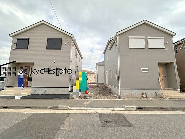 【現地外観】東京ガスが提供する太陽光発電システムを月額サービス料にて使用できる設備が搭載された分譲戸建住宅となります。蓄電池システム利用で停電時も安心です!