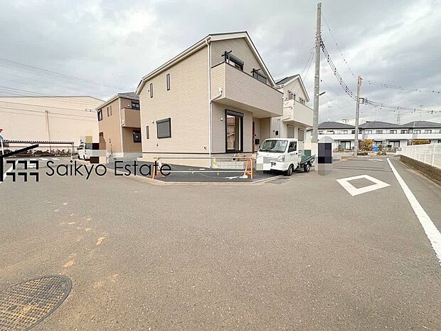 【前面道路】交通量の少ない前面道路ですので、小さなお子様がおられるご家庭でも安心してお住まいいただけます。