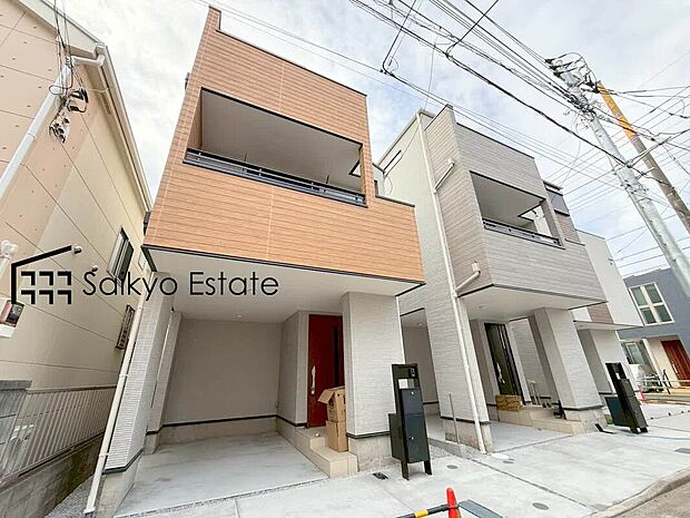 【外観】小学校まで徒歩約4分、中学校まで徒歩約9分でお子様が無理なく通える距離です。保育園や幼稚園も近くに多数あり、子育てファミリーには嬉しい環境です!