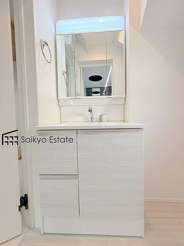 【シャンプードレッサー付洗面化粧台】「シャンプードレッサー付きの洗面台」は暮らしを快適にしてくれます。朝の身支度もスムーズに♪