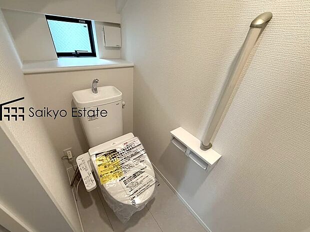 【ウォシュレット付トイレ】温水清浄便座付きトイレ」は日々の生活を快適にしてくれます。毎日使う場所だからこそ、こだわりたいポイントですね。