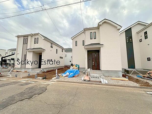 【現地写真】太陽光発電採用住宅！昼間の購入電力を削減してくれます！蓄電池システム利用で停電時も安心です！ZEH水準の省エネ住宅！暮らしの質を高めてくれます！
