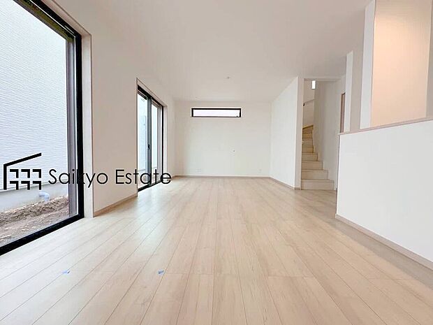 【リビング】家族が集い、楽しい会話と美味しいごはん。何気ない家族団らんの時間が幸せに感じられる、そんな空間になりそうです。
