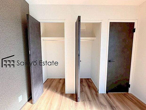 【収納】各居室に収納を設けておりますので、衣類の他にもカバンや小物など何でも収納して、居室の全空間を有効活用できます♪