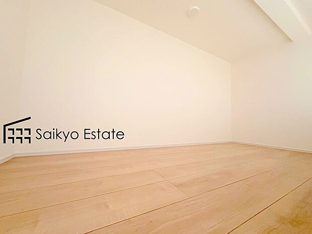 【ロフト】ロフトは季節物や使用頻度の低い物の収納に重宝いたします。人目につかない空間なので、お好きなように物を保管できる便利なスペースです！