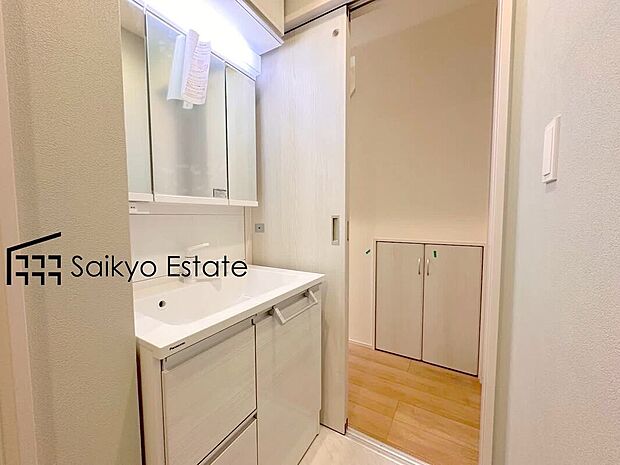 【シャンプードレッサー付洗面化粧台】「シャンプードレッサー付きの洗面台」は暮らしを快適にしてくれます。朝の身支度もスムーズに♪