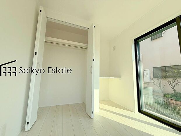 【収納】クローゼット付きの居室は、洋服や荷物など仕分けができるので、お子様も整理整頓がしっかりできますね。