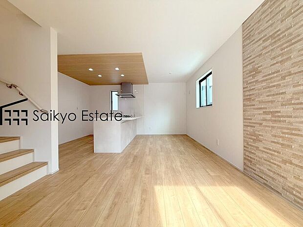 【リビング【施工例】】ご家族の会話やコミュニケーションを重視したリビングイン階段です!「おはよう」や「おやすみ」、「おかえり」のある毎日を!