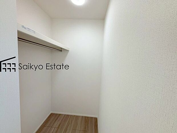 【ウォークインクローゼット】7.75帖の洋室と6帖の洋室にWICがございます。たっぷり収納ができるWICは衣替え不要で、すぐに使え、片付け上手に!