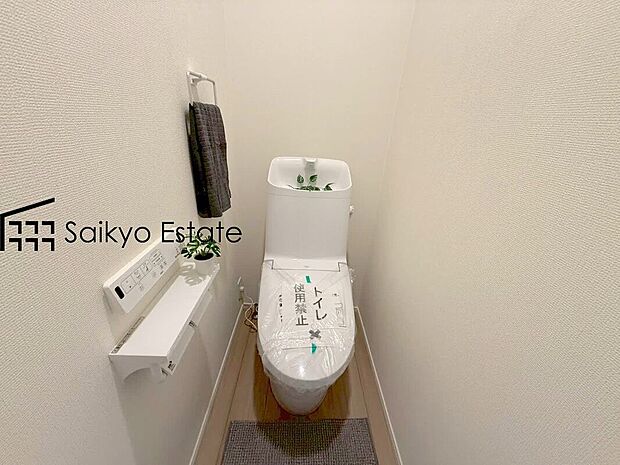 【ウォシュレット付トイレ】「温水清浄便座付きトイレ」は日々の生活を快適にしてくれます。毎日使う場所だからこそ、こだわりたいポイントですね。